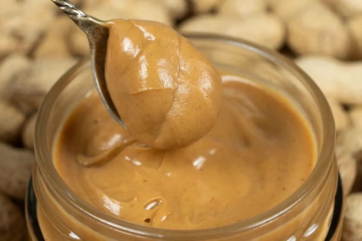 کره بادام‌زمینی چقدر پروتئین دارد؟ کمتر از آنچه فکر می‌کنید