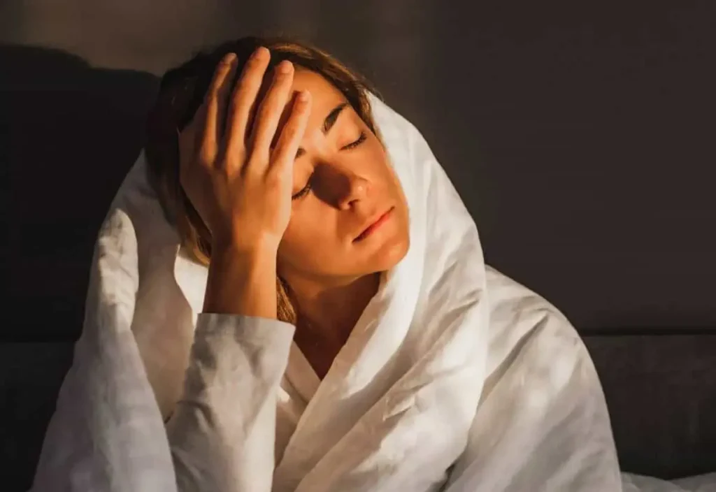 عوارض شب بیداری برای زنان؛ چرا نباید شب ها بیدار بمانیم؟